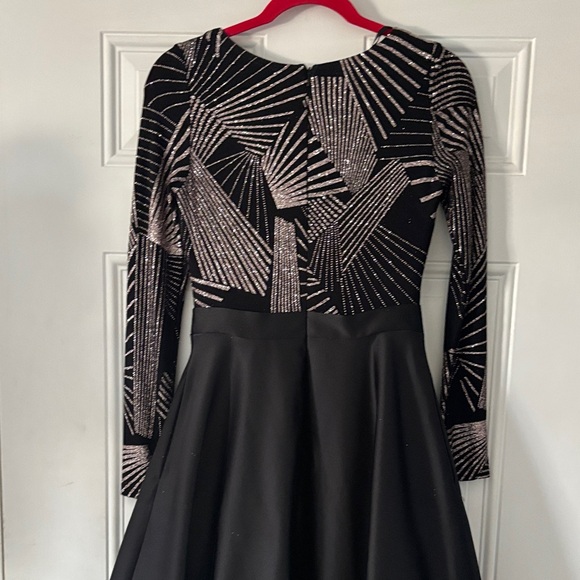 Betsy & Adam Elegant Black Evening prom Gown Sz 4 with pocket - Picture 6 of 7